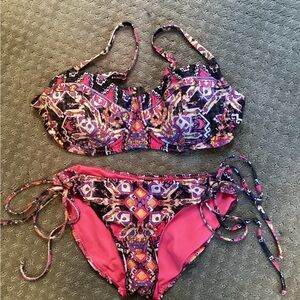 BECCA vibrant colored bikini, adj. straps, underwire, tie design on bottoms, Lg